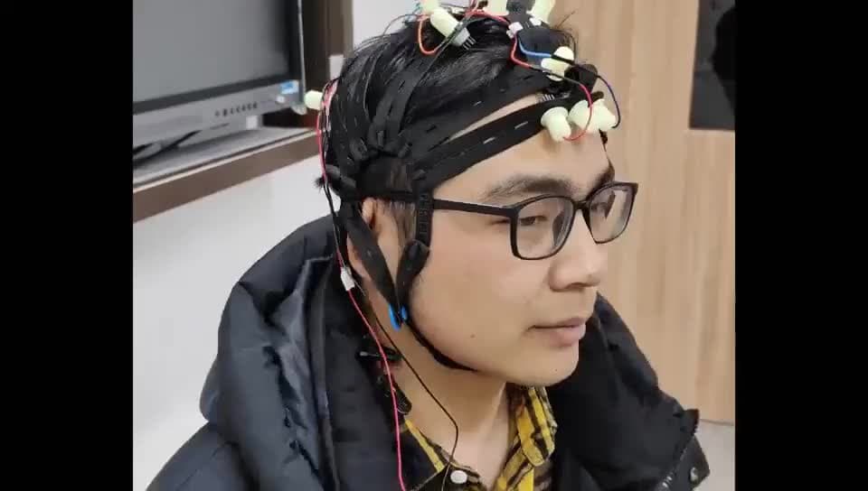 上海利绢科技脑机接口课程与青少年人工智能竞赛实景